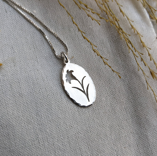 Lily - silver botanical necklace
